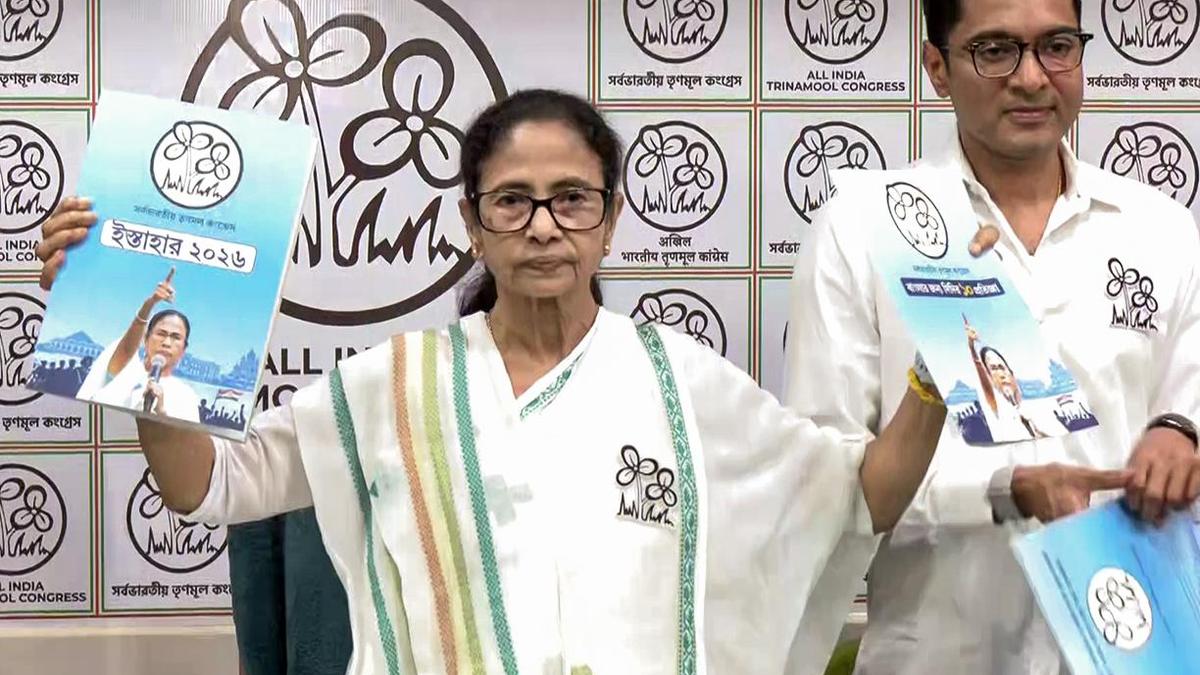 Mamata makes 10 commitments to woo West Bengal voters