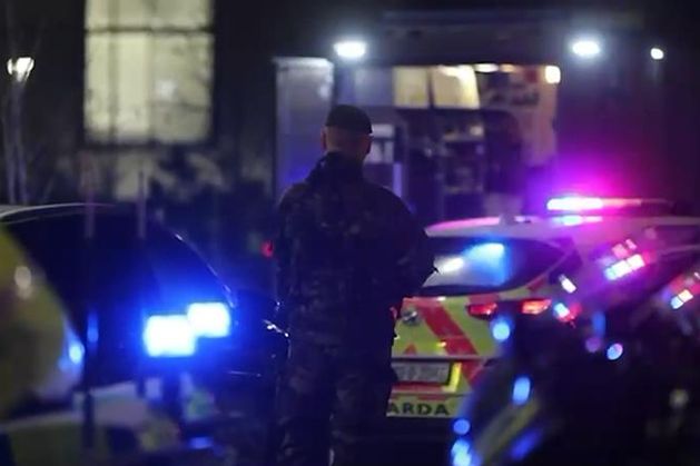 Man arrested (30s) as bomb unit determines suspect device at Liffey Valley was ‘non-viable’