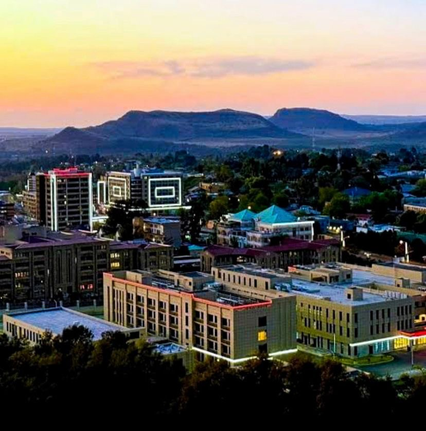 Morena Moshoeshoe o re eena ha a rerisoa ha Maseru e etsoa motsemoholo.