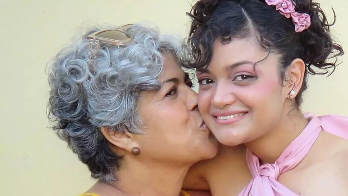 Mother of Cuban YouTuber Threatened with 5 Years in Prison