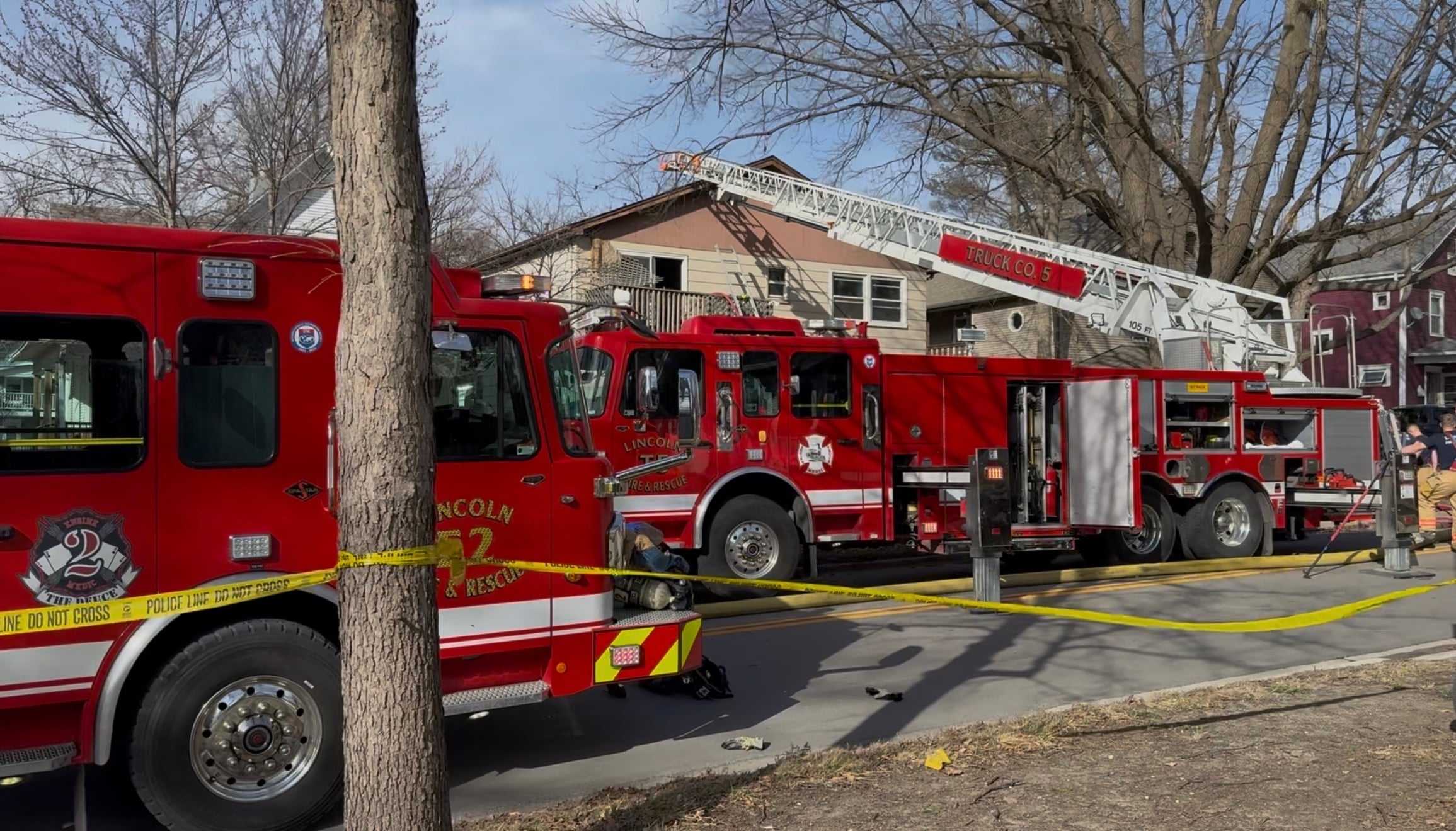 One person killed in northeast Lincoln apartment fire