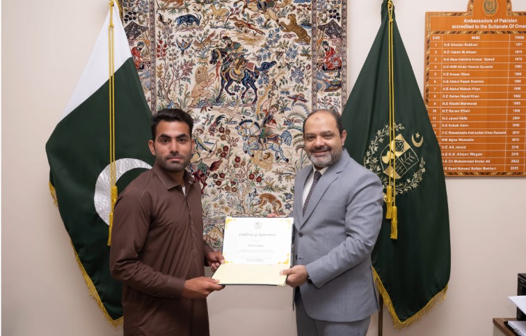 Pakistani expat Shahzad Khan honoured in Oman for rescuing two Indians from floods