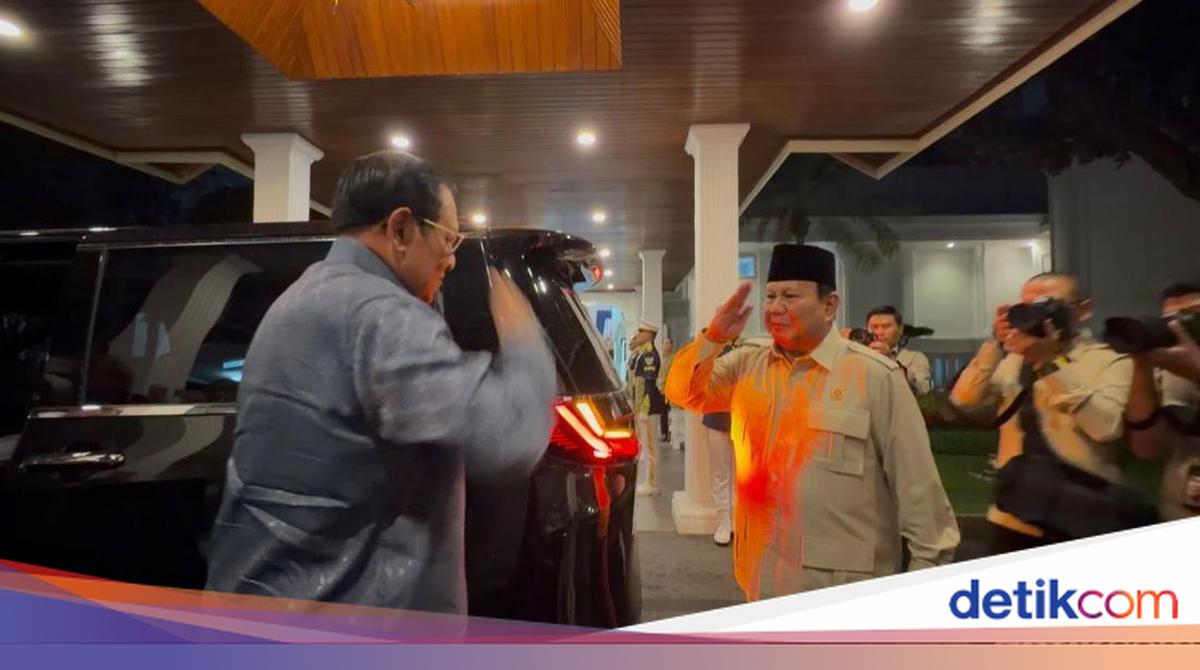 SBY Disambut Prabowo saat Tiba di Istana Jelang Pertemuan