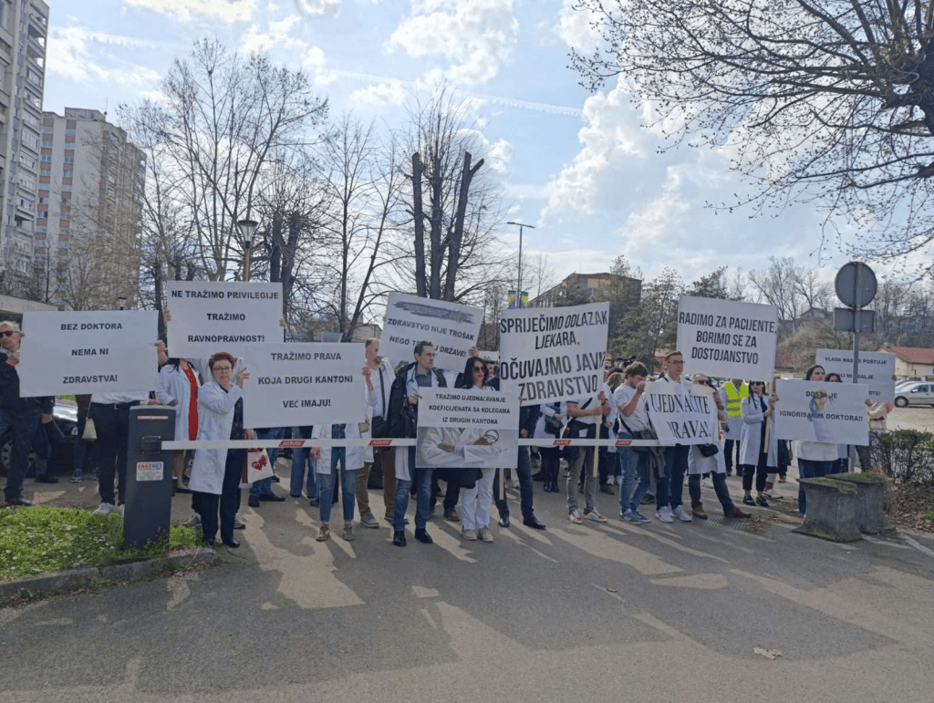 Second Day of Doctors' Protest in Tuzla, Union warns of possible Strike