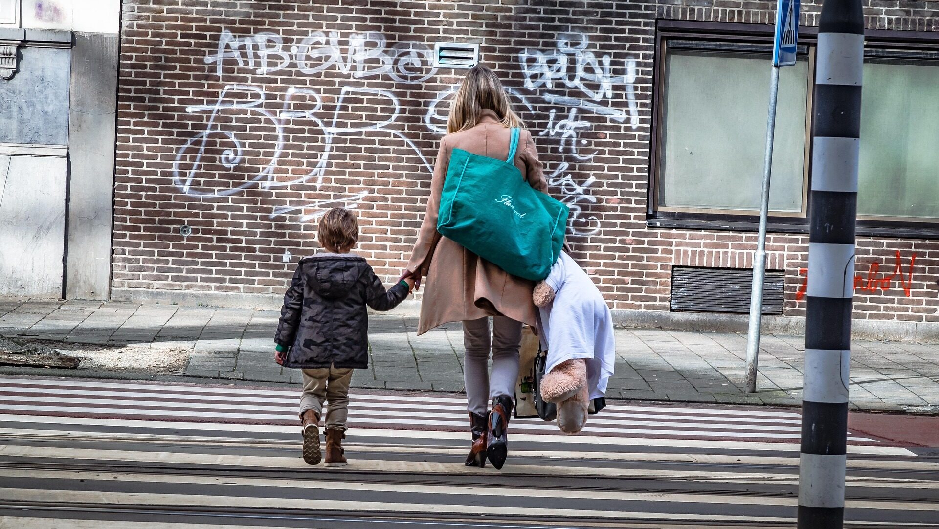 Share Your Experience: Child Support Payments After Divorce in the Balkans, France