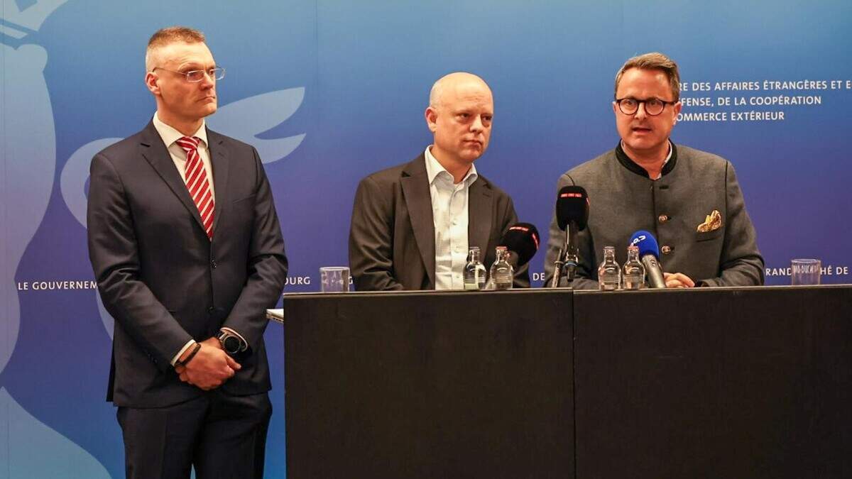 Foreign Minister Xavier Bettel (far right) and Luxair CEO Gilles Feith (far left) gave an update on the situation of Luxembourgers stranded in the Middle East at a press conference on Sunday evening