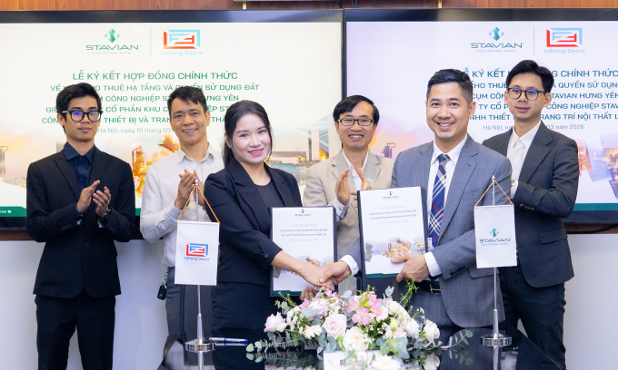 Stavian Hung Yen Industrial Cluster hands over land to investors