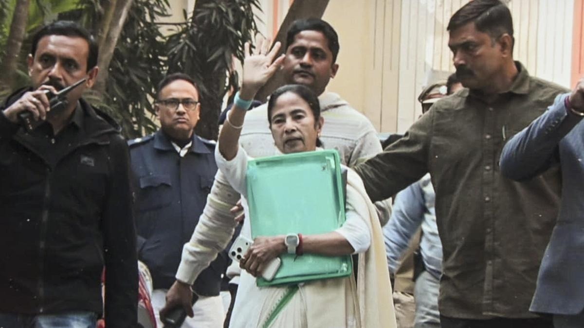 Supreme Court raps Bengal on Mamata barging in during ED raids