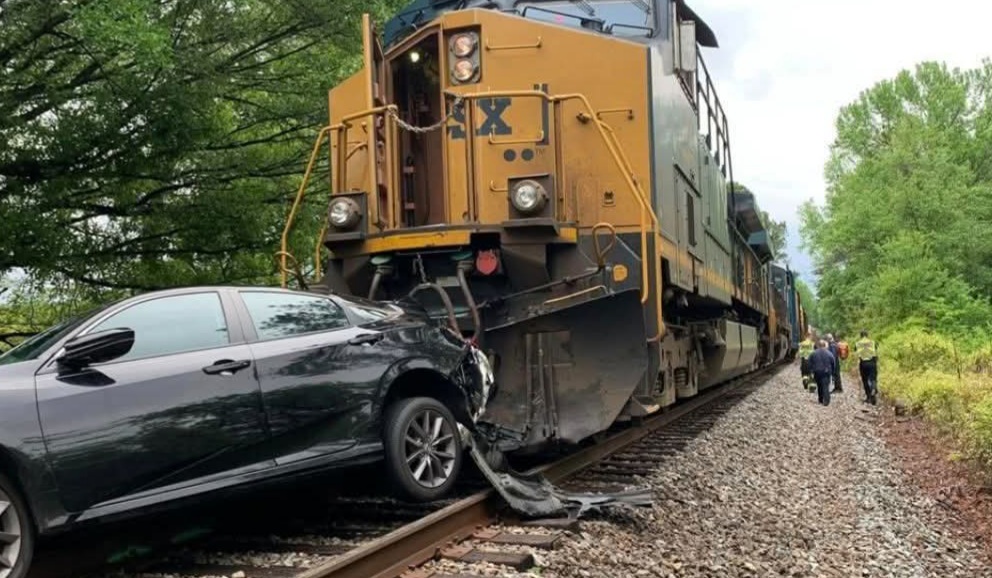 TWO SERIOUSLY INJURED IN TRAIN AND VEHICLE COLLISION AT WHITE PLAINS, LNP LAUNCHES INVESTIGATION