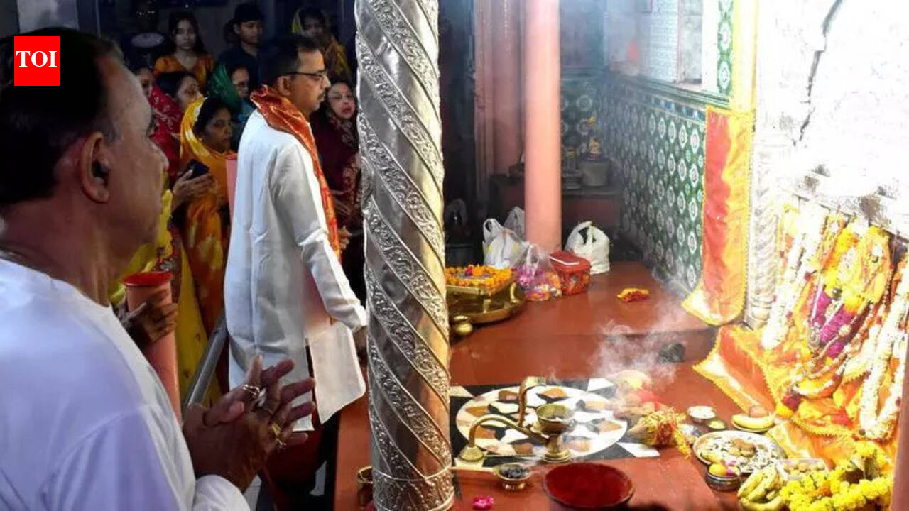 Temples remain crowded as Hindu New Year begins with Navratri | Prayagraj News