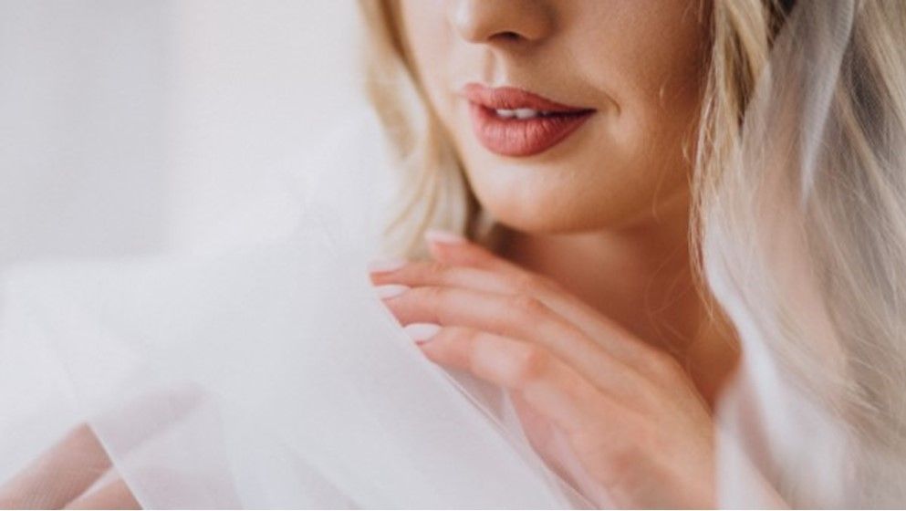 The Difference Between Engagement and Wedding Makeup: How to C...