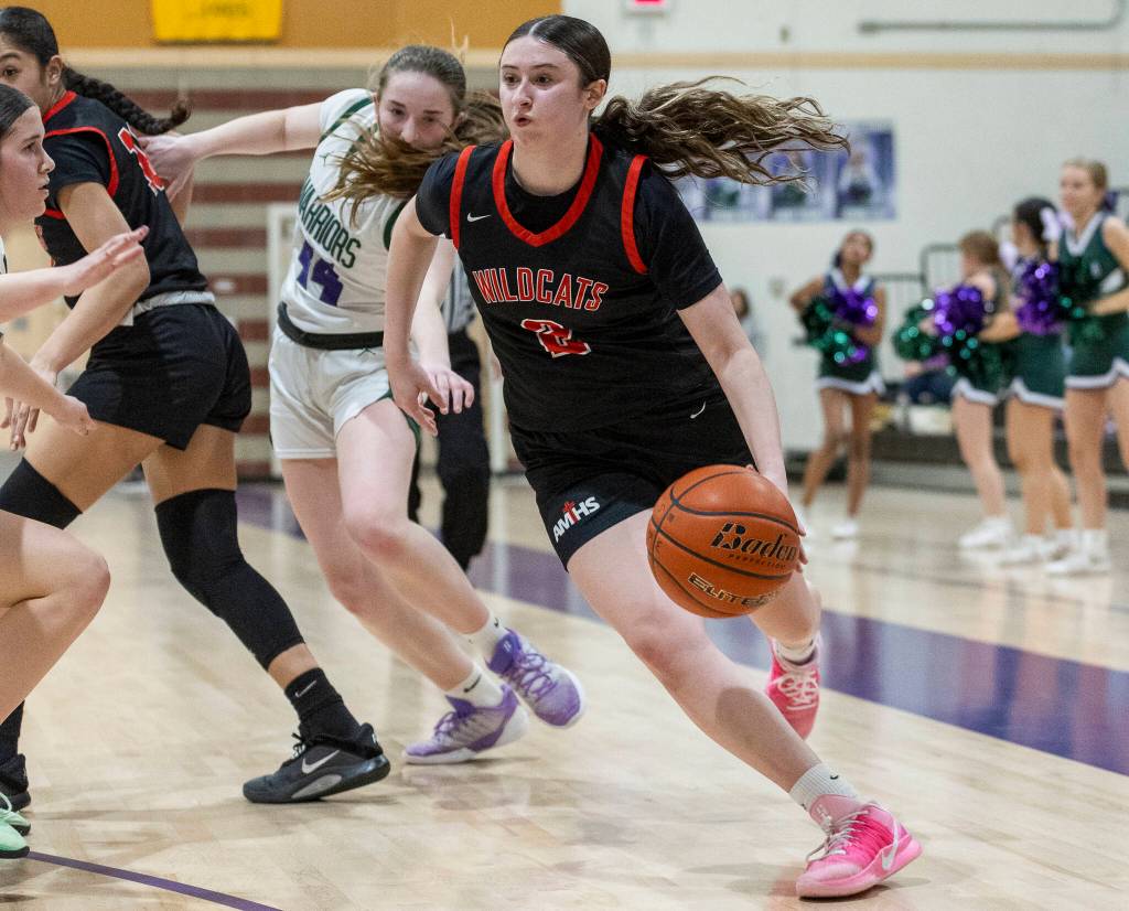 Archbishop Murphys Brooke Blachly drives to the hoop during the game against Edmonds-Woodway on Tuesday, Jan. 20, 2026 in Edmonds, Washington. (Olivia Vanni / The Herald)