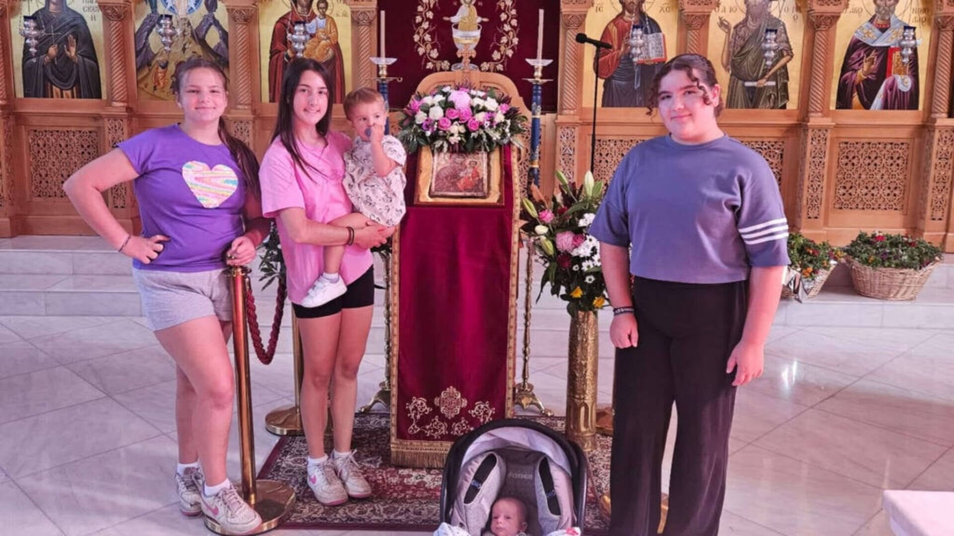 Thomastown parish prepares 700 flower posies for Sunday of the Holy Cross with strong youth participation