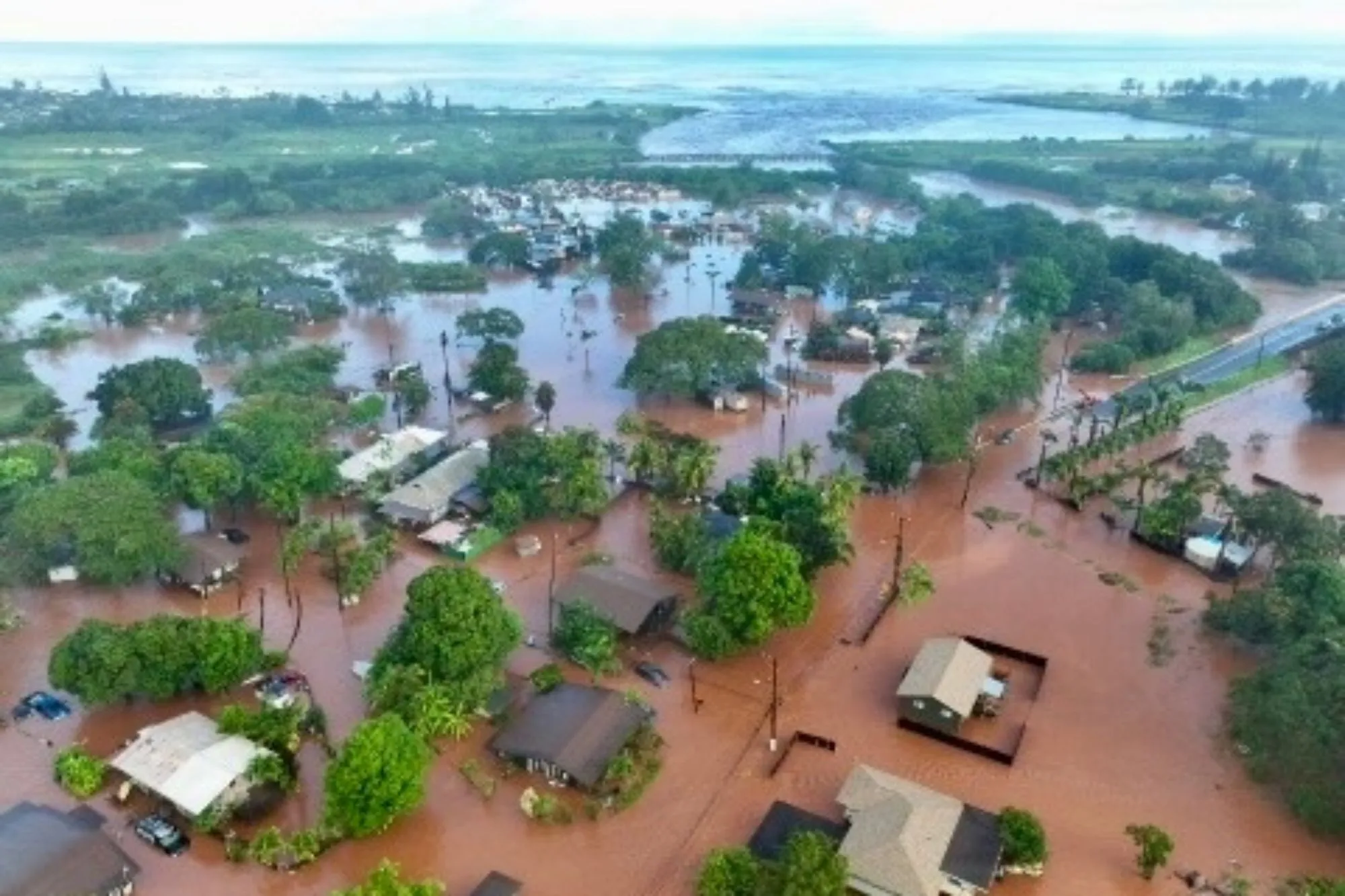 Thousands evacuated as Hawaii faces worst flooding in 20 years