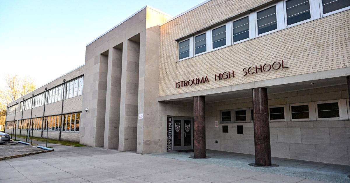 Three Istrouma High staff placed on leave after gun incident | Education