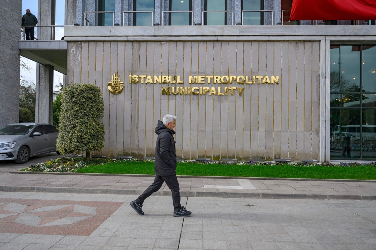 Turkey’s ruling party to tighten control over opposition-run municipalities