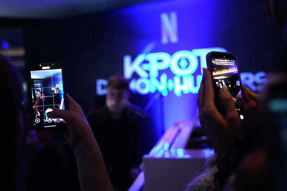LOS ANGELES, CALIFORNIA - NOVEMBER 18: (L-R) Ejae and Mark Sonnenblick perform during Netflix's "KPop Demon Hunters" press event at Bar Lis on November 18, 2025 in Los Angeles, California. (Photo by Gonzalo Marroquin/Getty Images for Netflix)