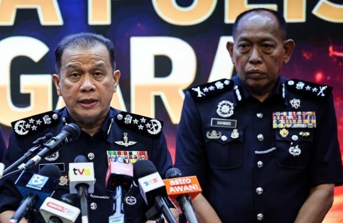 Zamri Vinoth handcuffed in accordance with legal procedures, says IGP