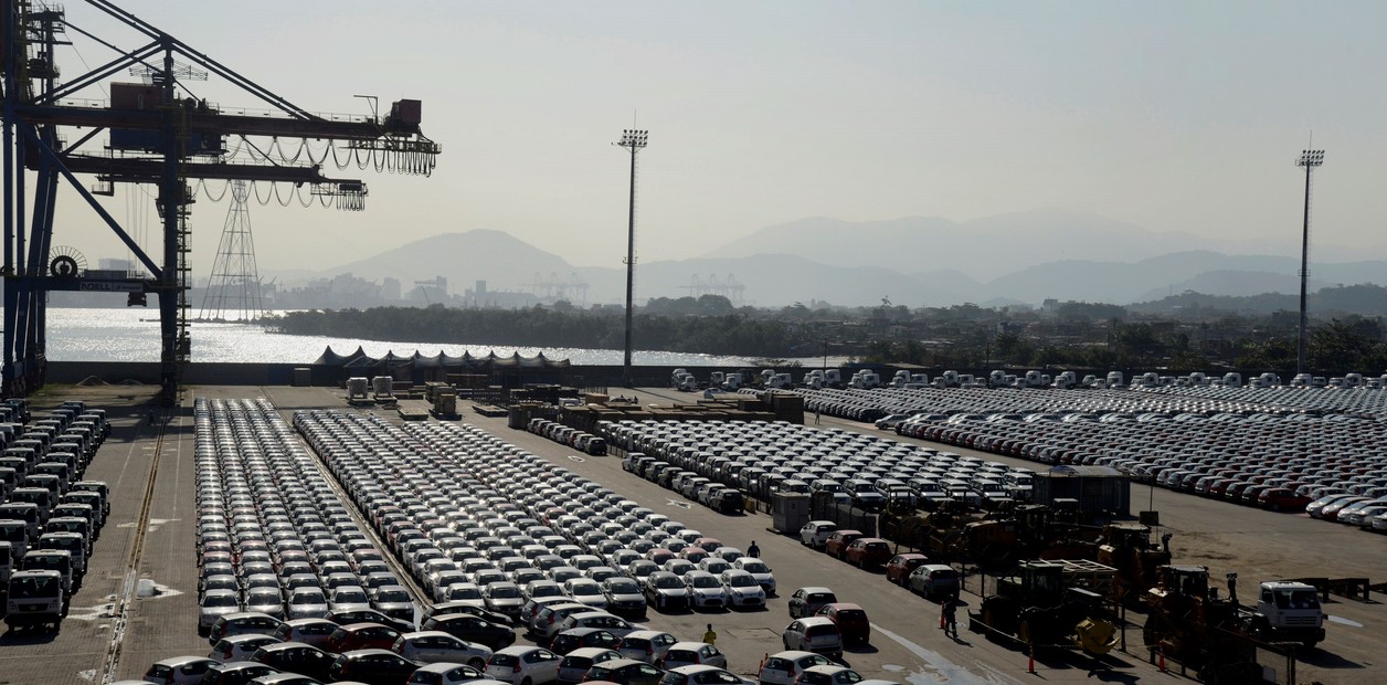 en febrero retrocedieron las exportaciones y las importaciones