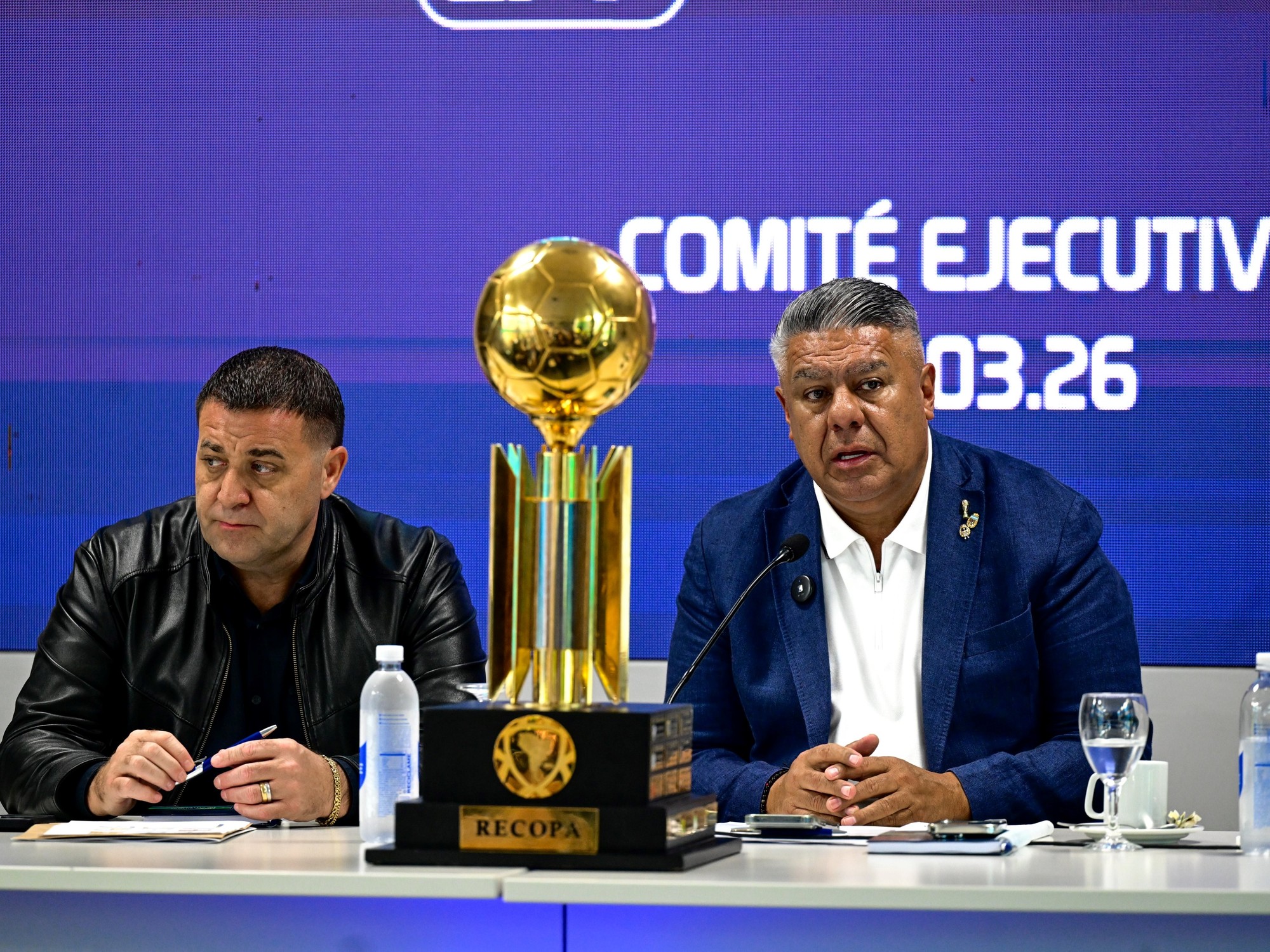 la polémica agita las canchas y las redes sociales