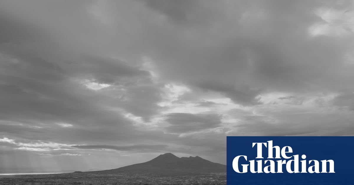 ‘Was that an earthquake?’ Italy’s great psycho-geographer tackles the Vesuvius-haunted Naples tourists seldom see | Movies