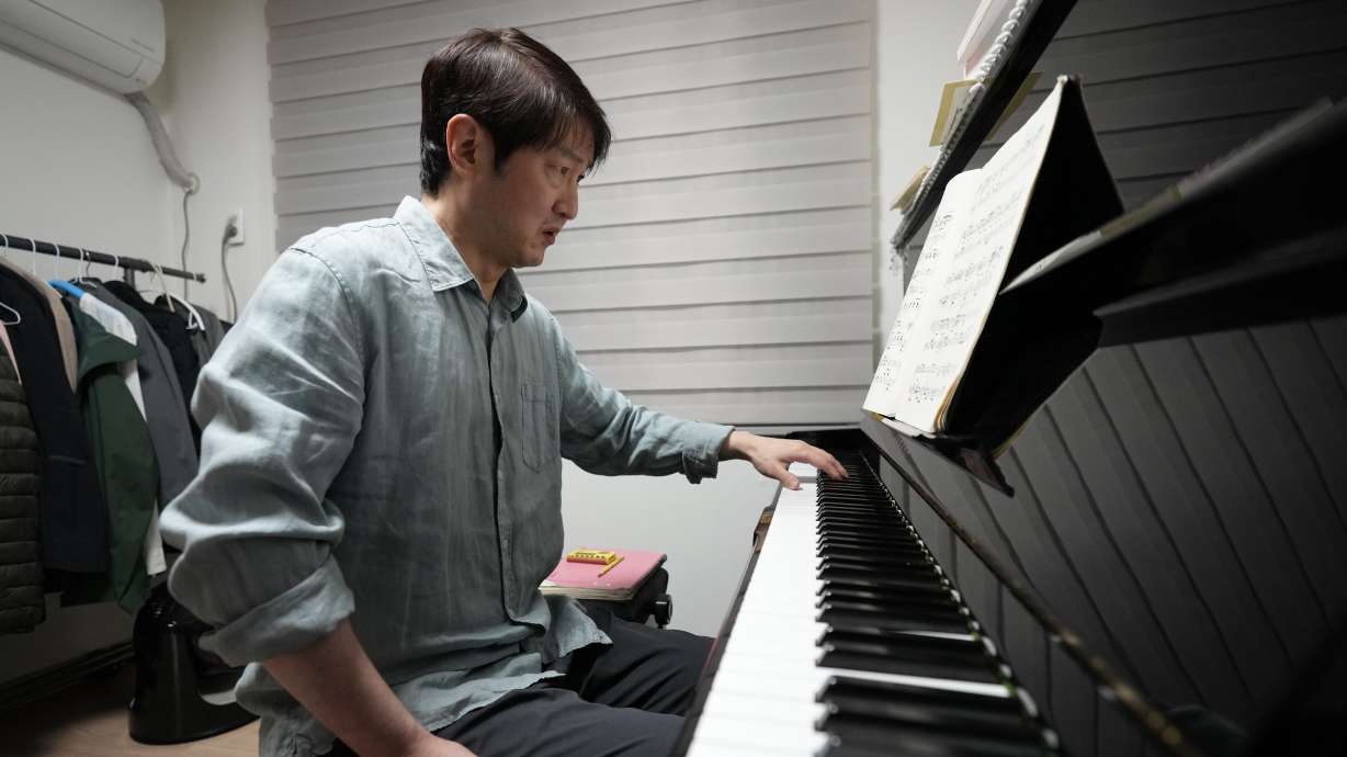 After a paralyzing stroke, a South Korean pianist recreates himself as a one-handed performer
