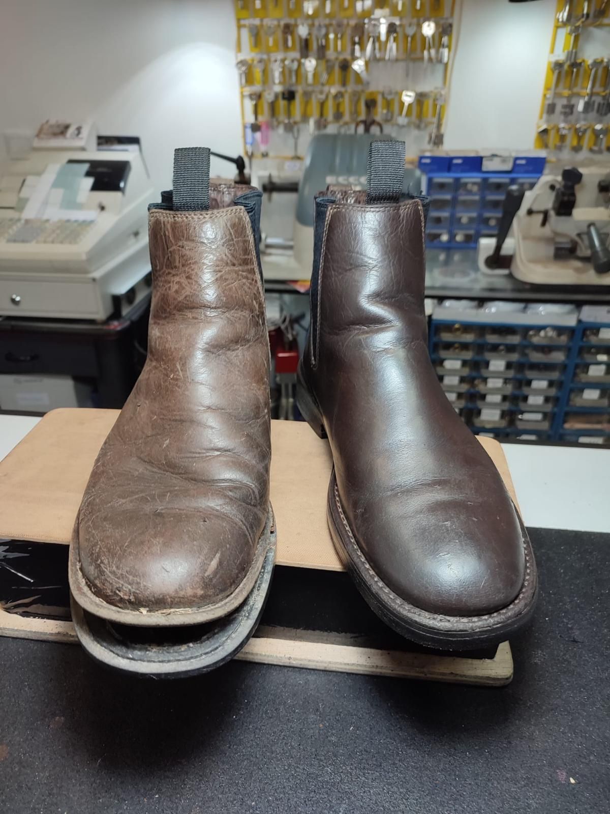 Algarvian craftsman breathes new life into shoes
