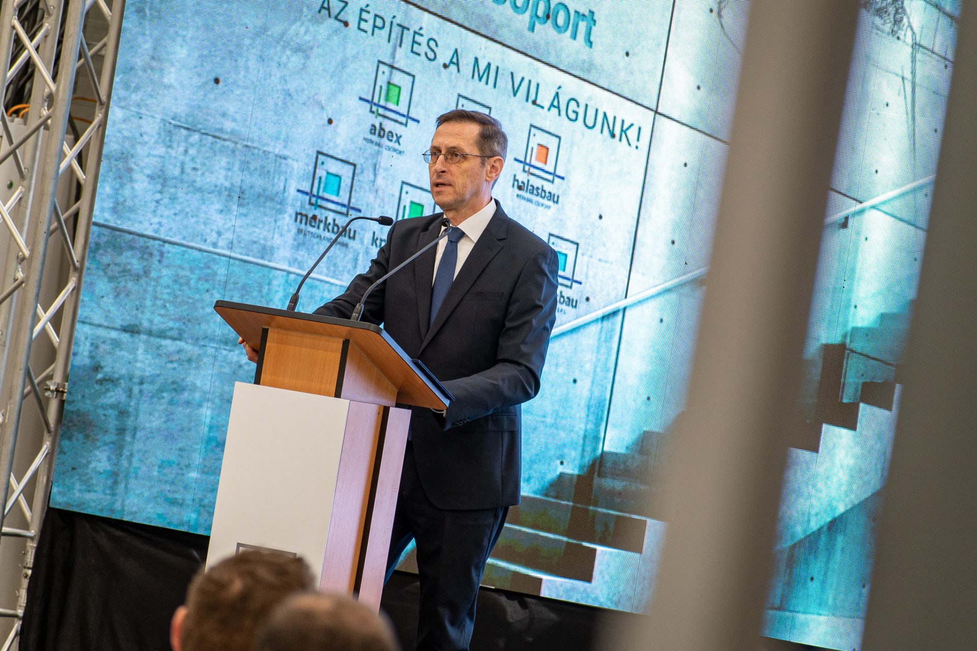 Cautious policy stance maintained amid global risks