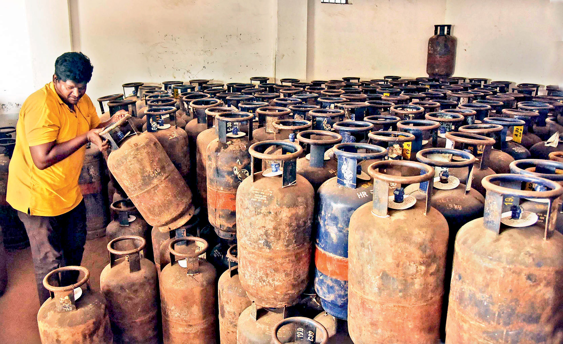 Commercial LPG Price Hiked by Rs 993 per 19-kg Cylinder