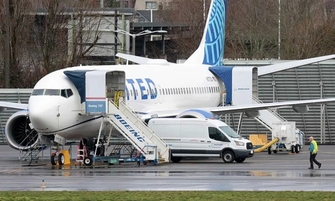 Commercial pilot says plane hit by drone over US airport