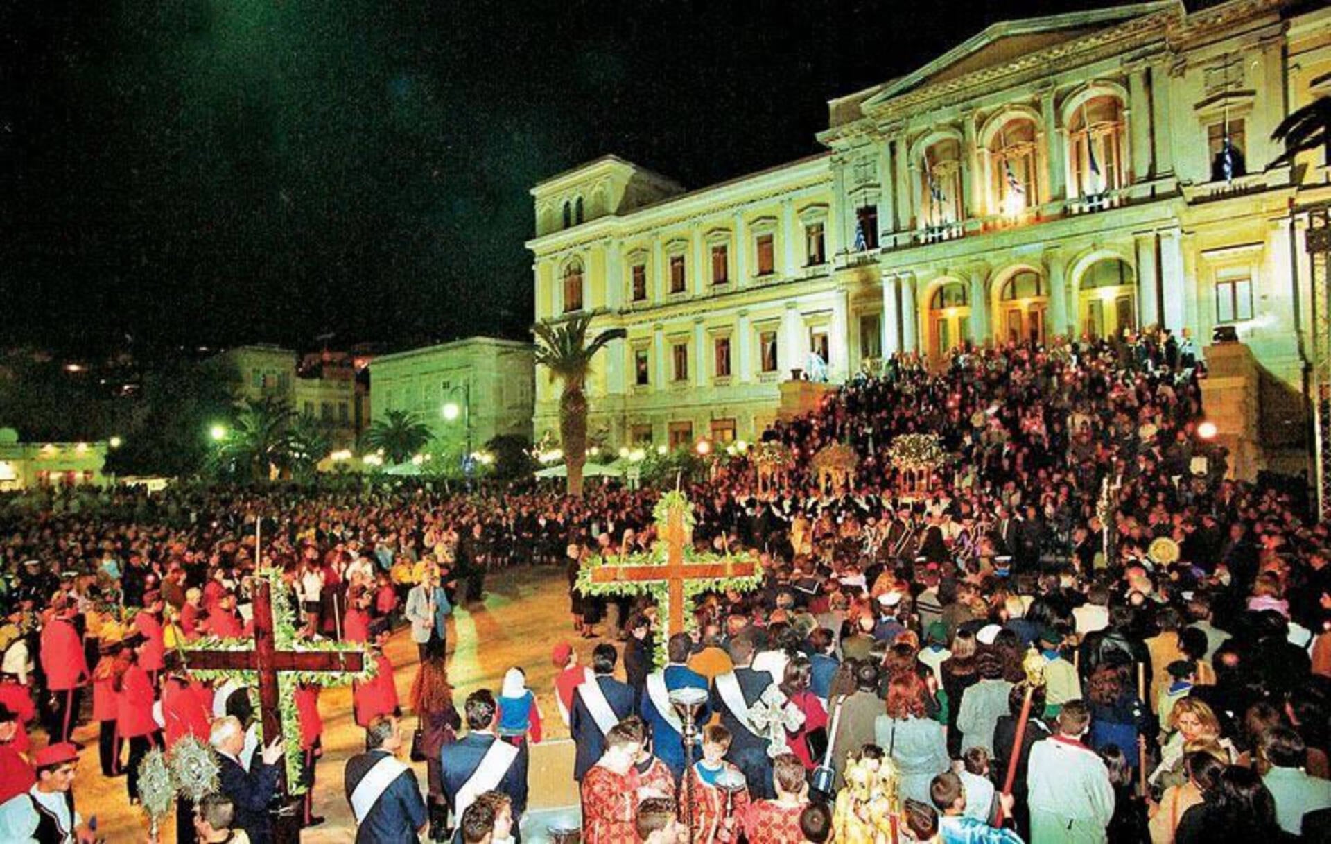 Easter in Syros: A rare meeting of Catholic and Orthodox traditions