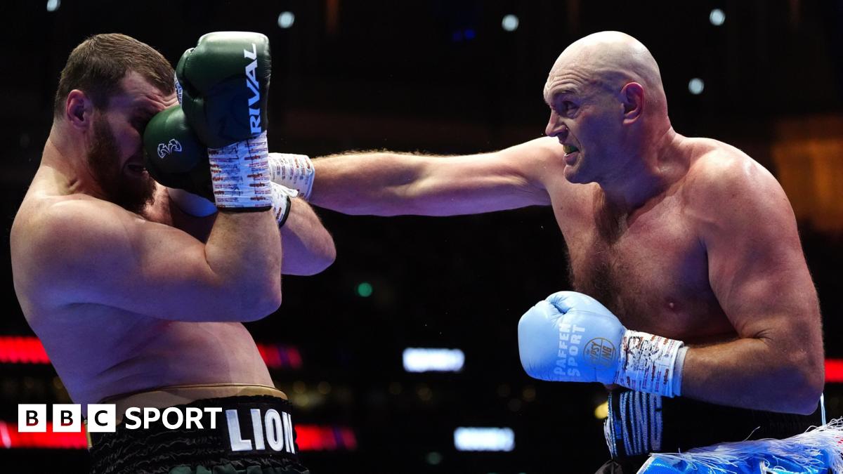 Tyson Fury landing a punch on Arslanbek Makhmudov