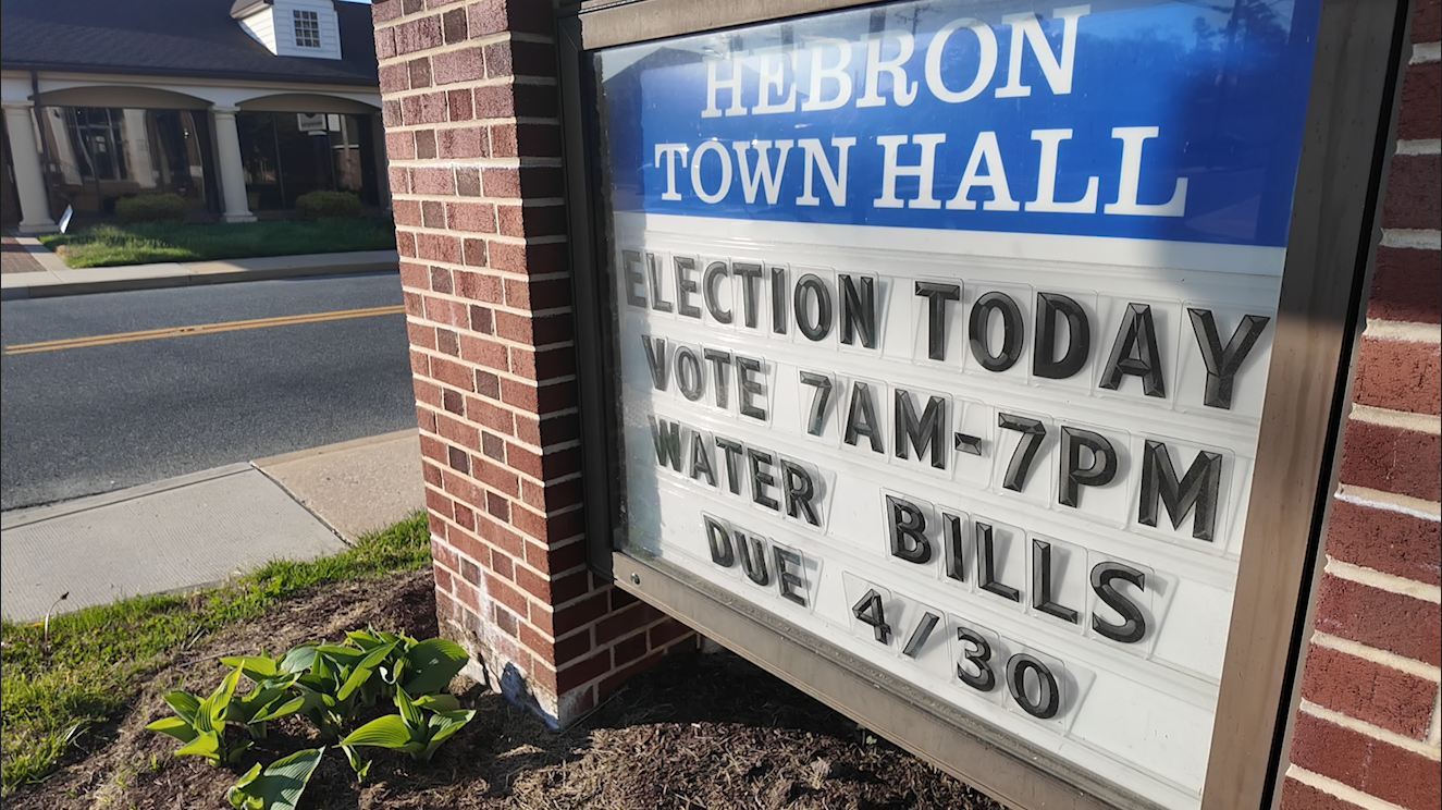 Hebron elects two new commissioners