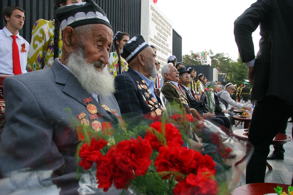 How many veterans of the Great Patriotic War of 1941-1945 are left in Tajikistan?