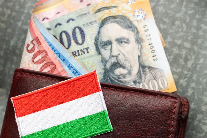 budapest money-saving tips for tourists forint