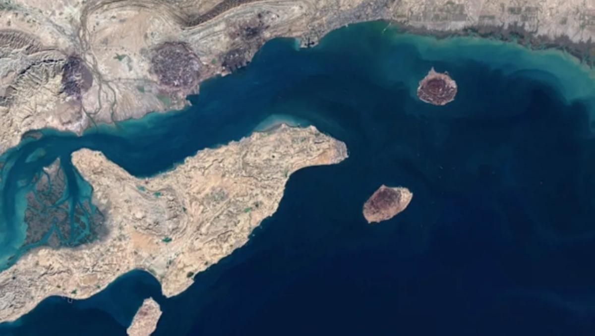 Iran signals conditional easing of Hormuz transit in talks with Washington