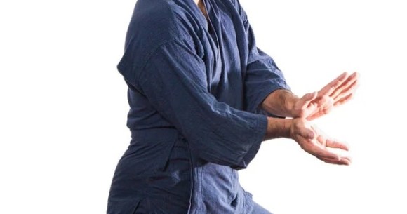 Japan’s prime minister exchanges Dragon Ball kamehamehas with president of France[Video]