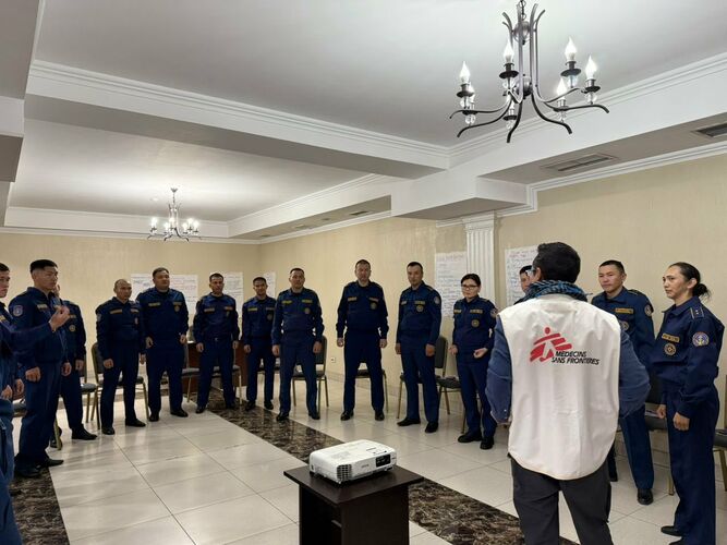 Kyrgyzstan's MES rescuers being trained in providing psychological first aid -