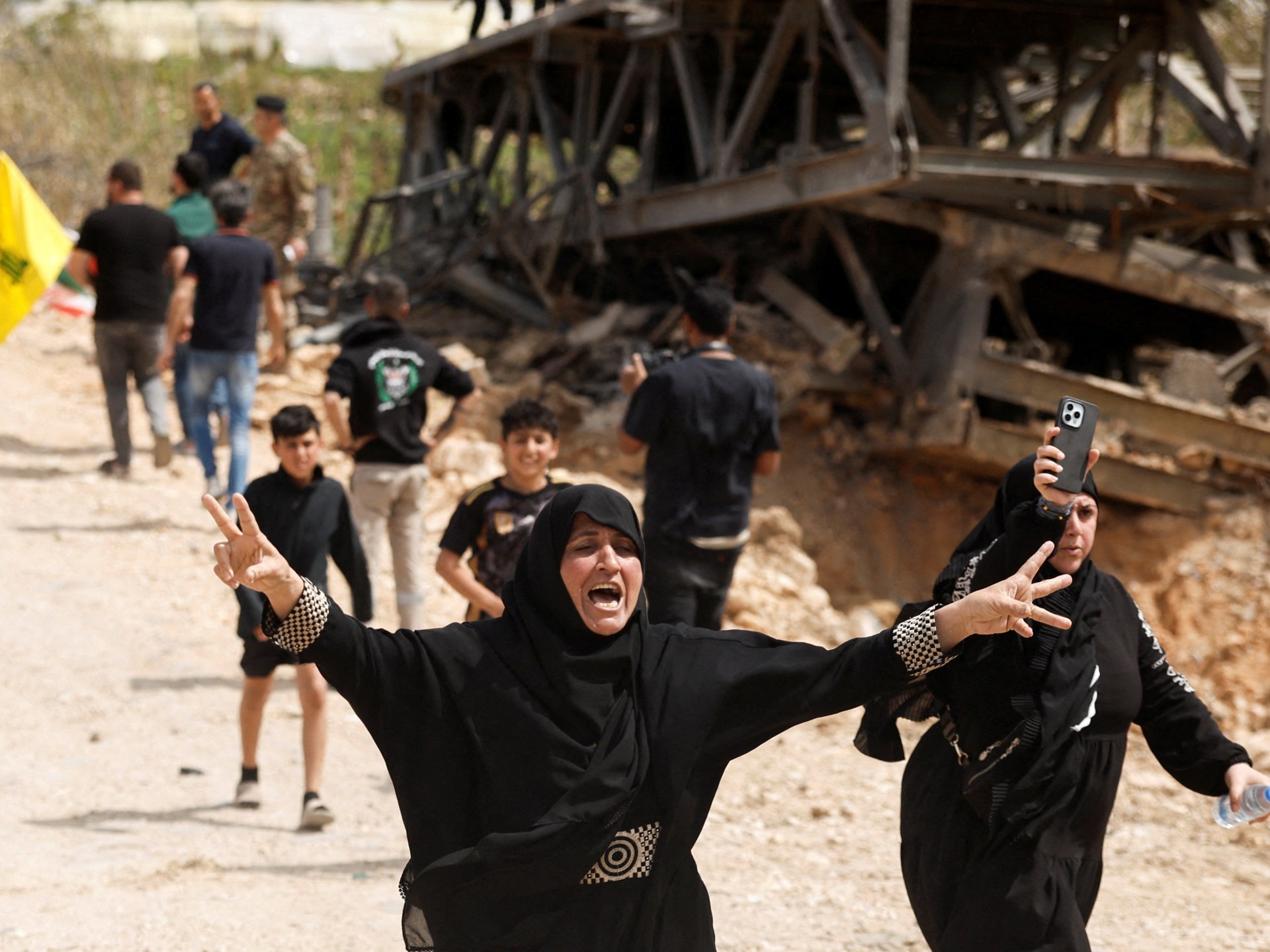Lebanese return to devastated south as fragile 10-day truce takes hold | Israel attacks Lebanon News