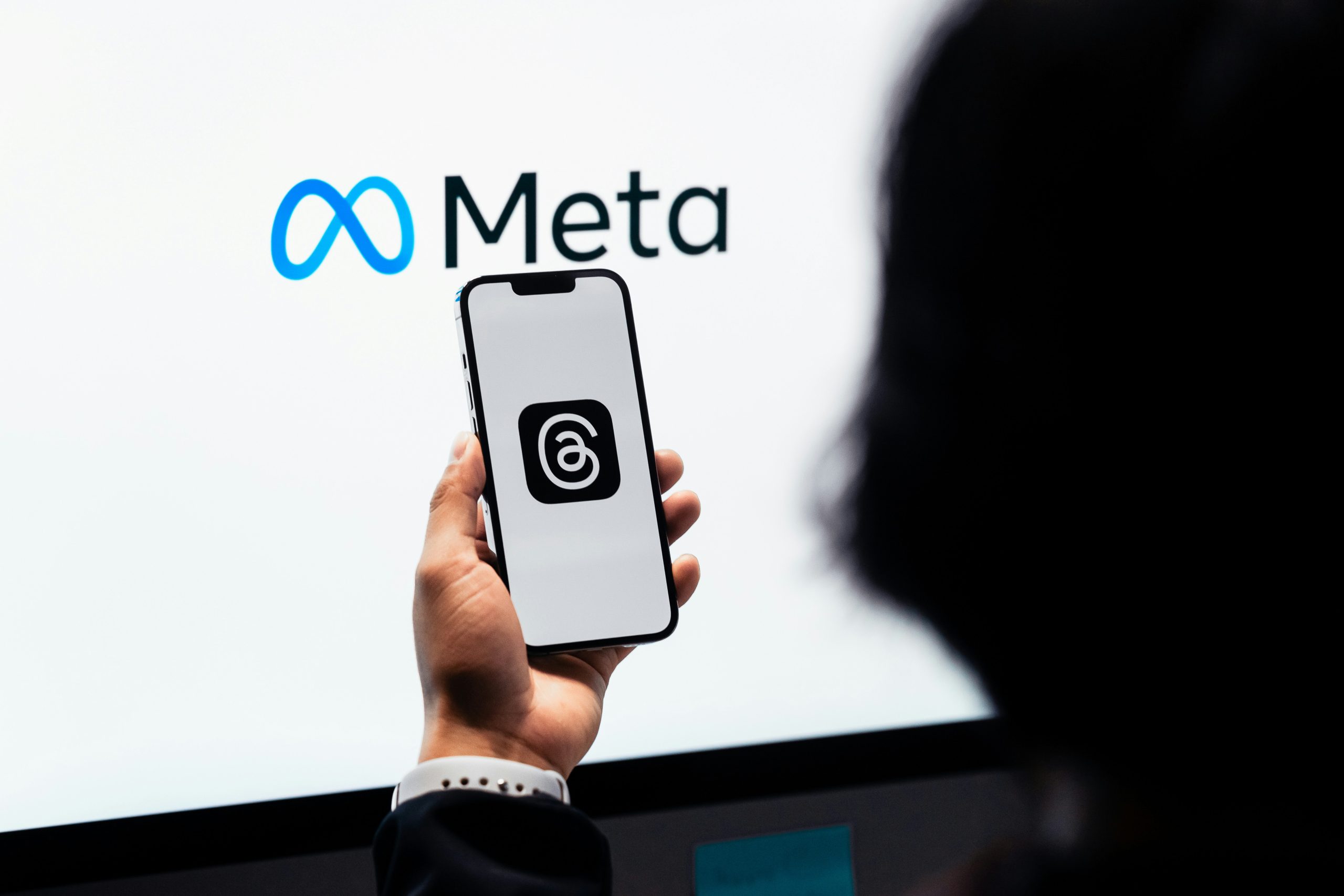 Meta's obsession with AI: employees' actions will be tracked to train models