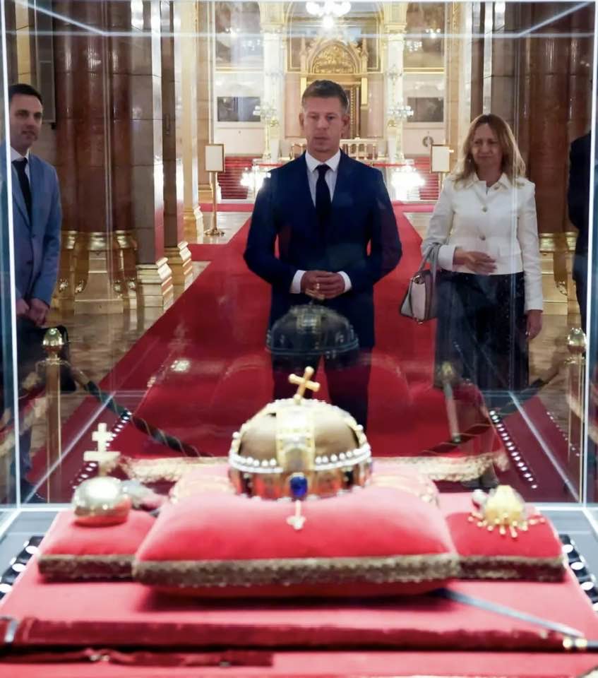 No approval to move crown for parliamentary oath