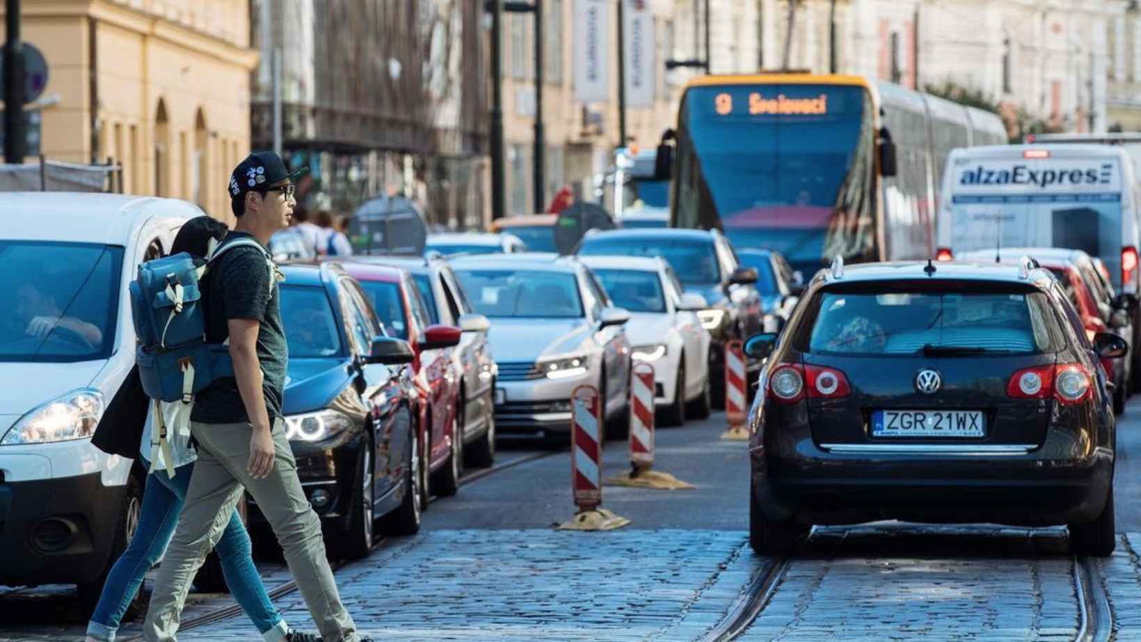 Prague weighs summer car ban in city center