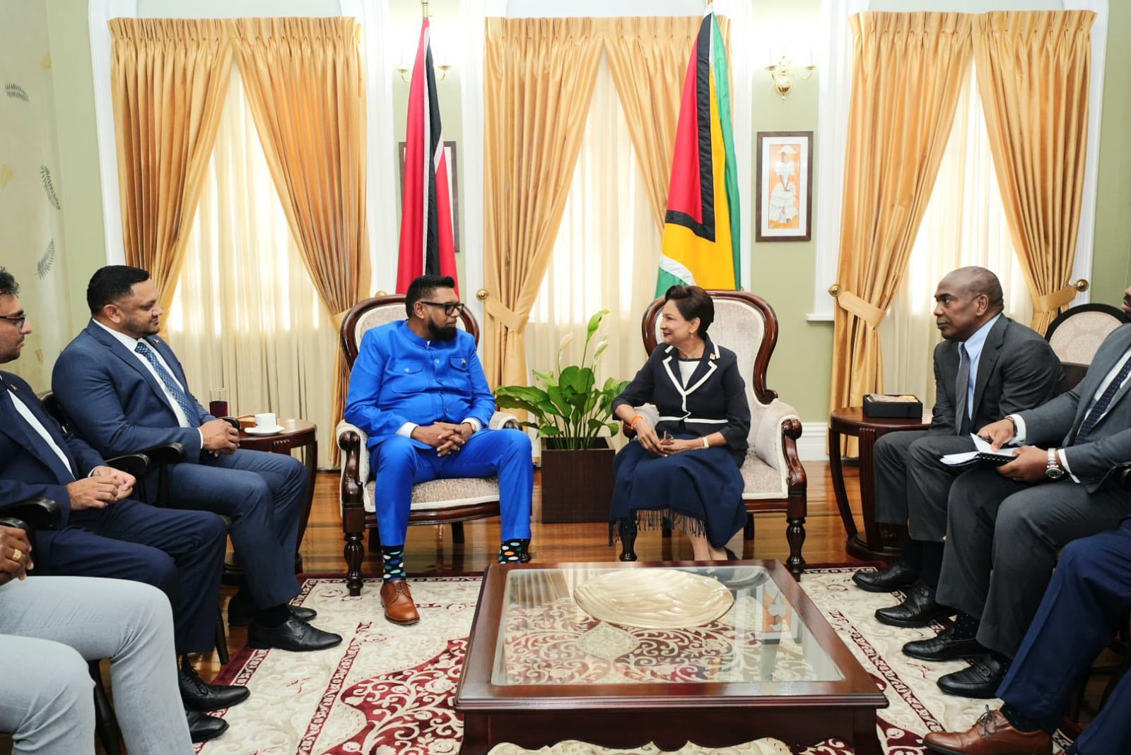 Pres. Ali meets TT PM on investment opportunities, energy integration