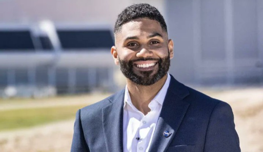 President praises Dominican engineer in NASA Artemis II mission