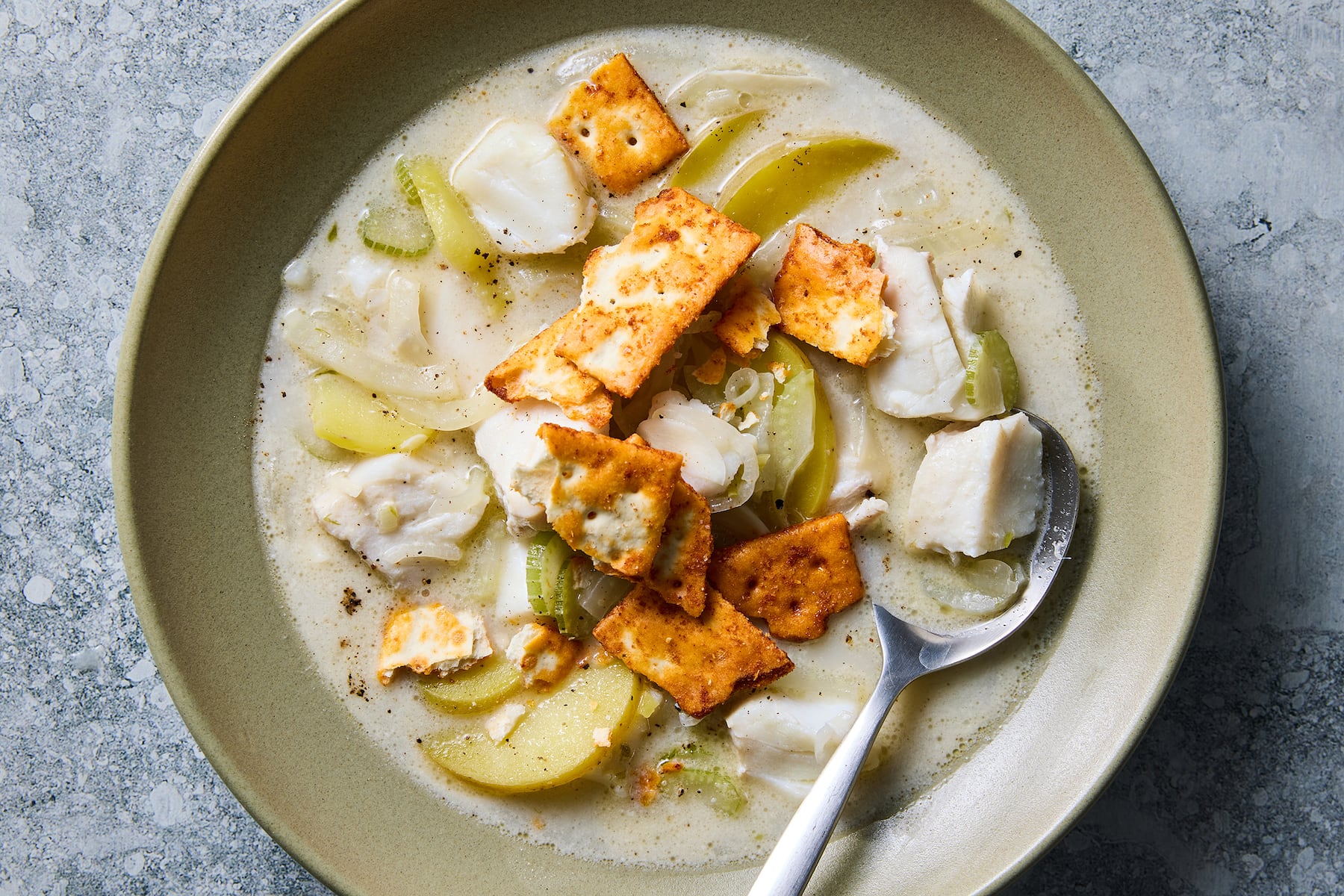 Quick fish chowder with hot butter crackers
