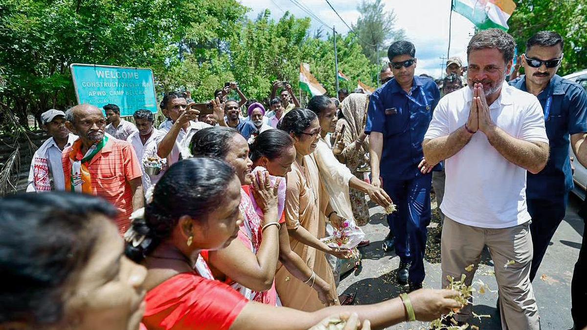 Rahul meets Nicobarese community, promises to fight against infra project