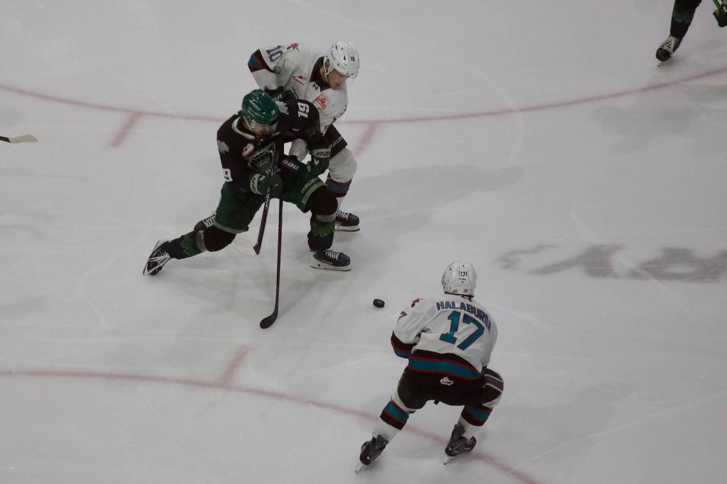 Silvertips forward Zackary Shantz fends off Rockets forward Tomas Poletin (10) during Everetts 4-1 win against Kelowna in Game 1 of the WHL Western Conference semifinals at Angel of the Winds Arena on April 10, 2026. (Joe Pohoryles / The Herald)