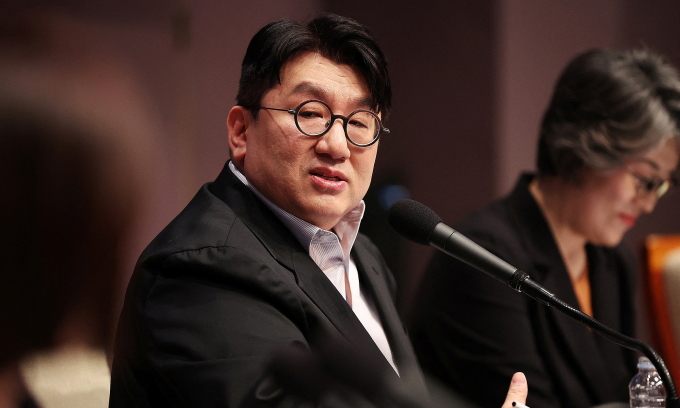 South Korea police seek detention warrant for BTS agency's billionaire founder Bang Si-hyuk