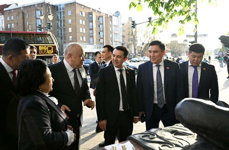 Speaker and Zhogorku Kenesh deputies meet with Kyrgyzstanis in Germany -