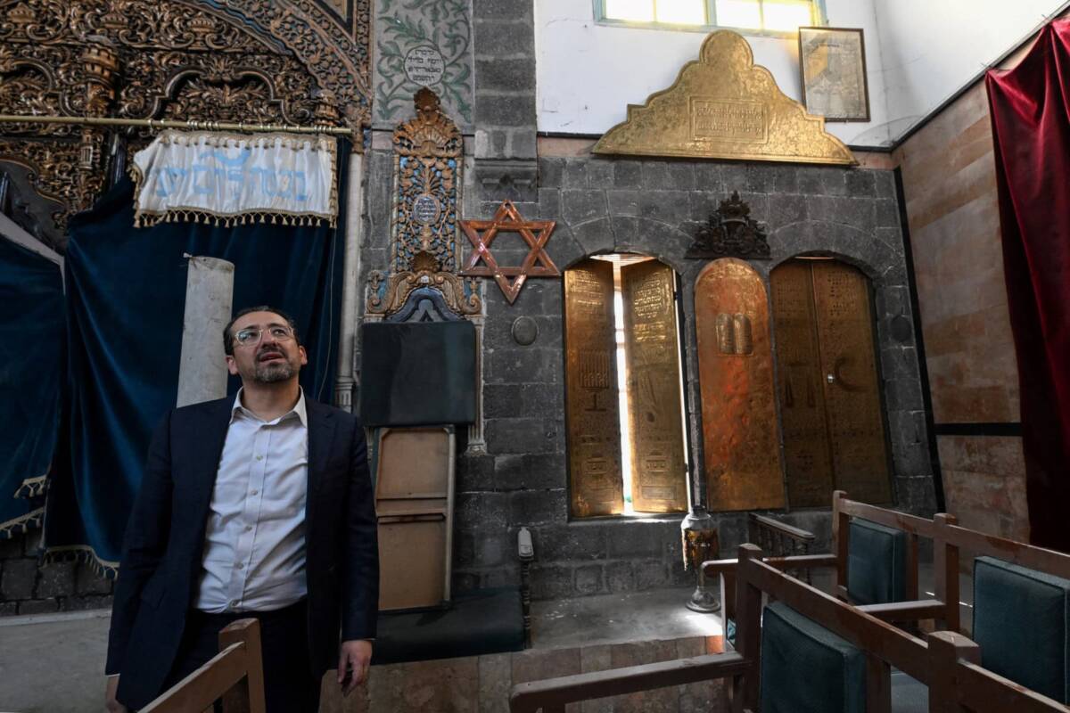 Henry Hamra, a Brooklyn-based cantor and son of Rabbi Yousef Hamra—the last rabbi to leave Damascus in the 1990s—visits the al-Faranj Synagogue in Old Damascus, 18/2/2025 (Louai Beshara/AFP)